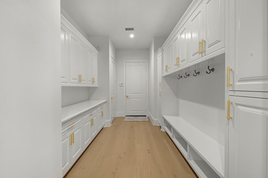 Well-designed mud area with built-in storage and seating, providing a convenient drop zone for everyday essentials. Well-designed mud area with built-in storage and seating, providing a convenient drop zone for everyday essentials.