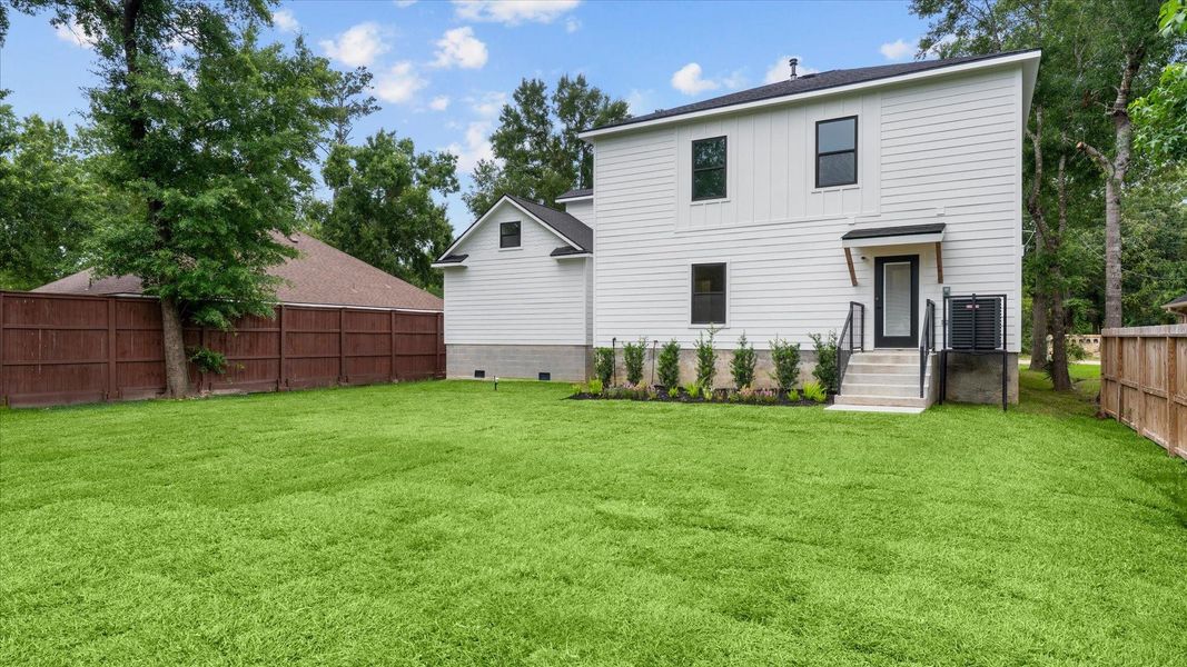 Exterior details and patio area of a home in , Conroe (Image 18).