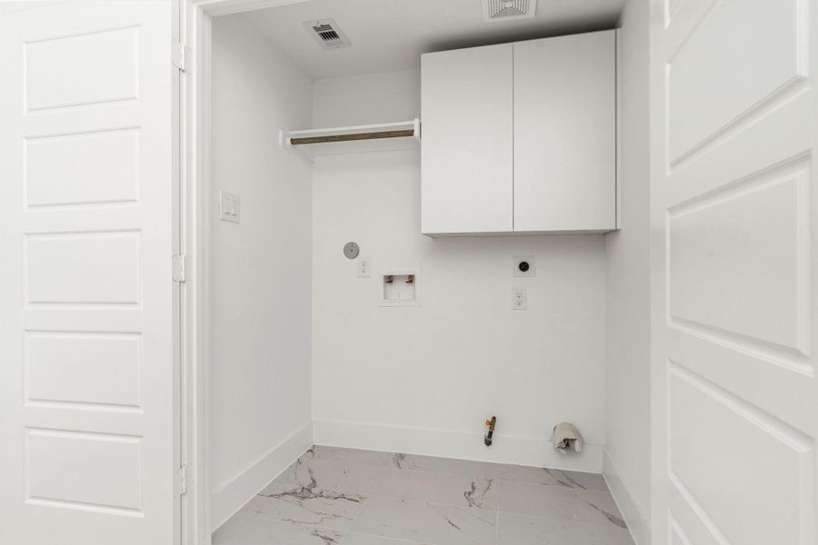 Spacious, unfurnished interior of a new home in , Houston (Image 30).