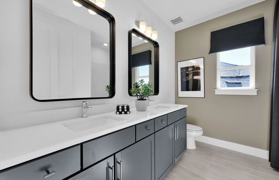 Merlot Grand | Secondary Bathroom Merlot Grand | Secondary Bathroom