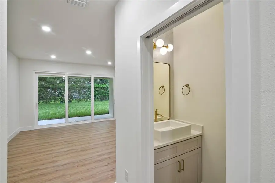 Furnished interior view inside a new home in , Orlando (Image 16).