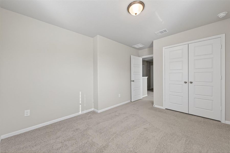 Spacious, unfurnished interior of a new home in Woodland Lakes, Houston (Image 41).