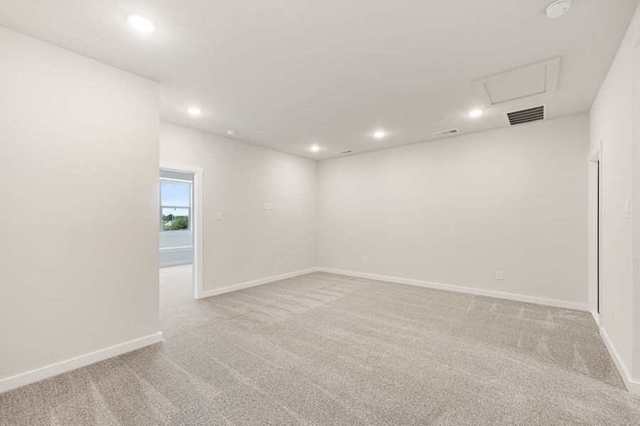 Spacious, unfurnished interior of a new home in Cottonwood Creek, Rowlett (Image 42).