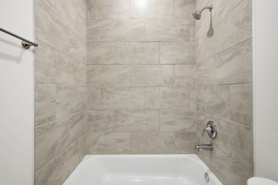 Representative interior finishes for a home built from the Timberon I by Hakes Brothers in Emerald Estates, El Paso (Image 10).