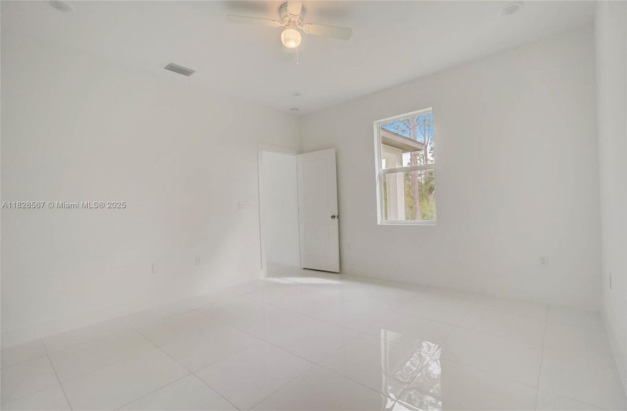 Spacious, unfurnished interior of a new home in , Alva (Image 28).