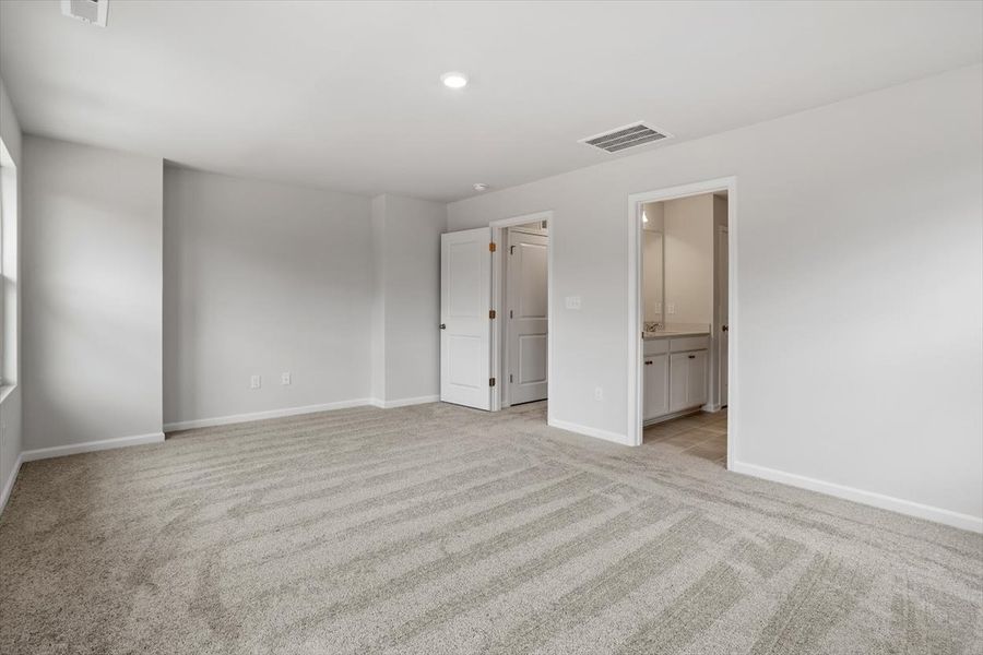 Spacious, unfurnished interior of a new home in Sweetbrier, Durham (Image 23).