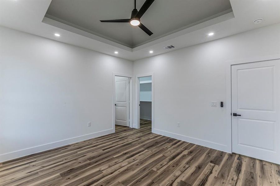 Spacious, unfurnished interior of a new home in , Malakoff (Image 22).