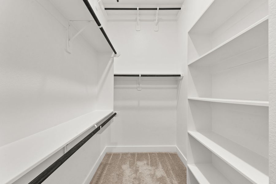 Spacious, unfurnished interior of a new home in Beacon Point, Texas City (Image 18).