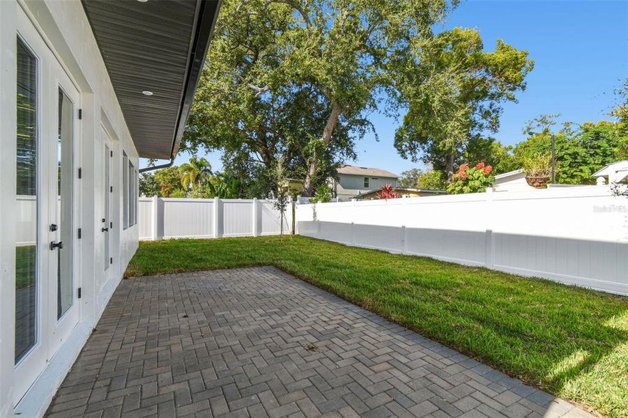 Exterior details and patio area of a home in City of Tampa, Tampa (Image 3).