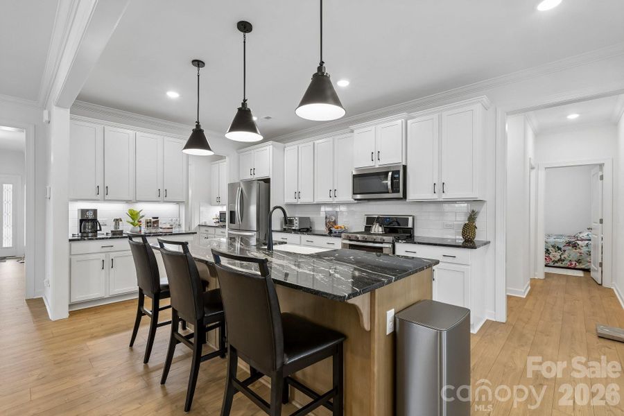 Spacious kitchen w/huge pantry and butlers pantry
