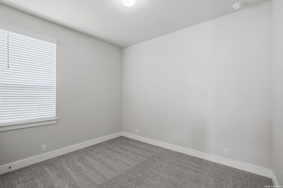 Spacious, unfurnished interior of a new home in Esperanza 50's, Boerne (Image 39).