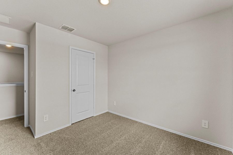 Spacious, unfurnished interior of a new home in Avenida, Converse (Image 18).