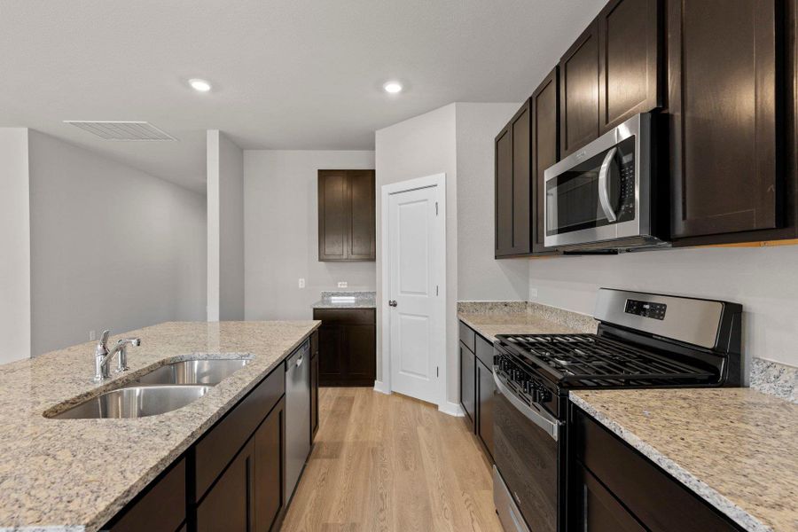 Beautiful finishes in Light & Bright Kitchen