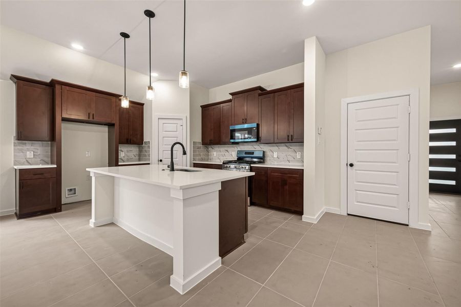 Furnished interior view inside a new home in Foxtail Palms, Manvel (Image 6). Furnished interior view inside a new home in Foxtail Palms, Manvel (Image 6).