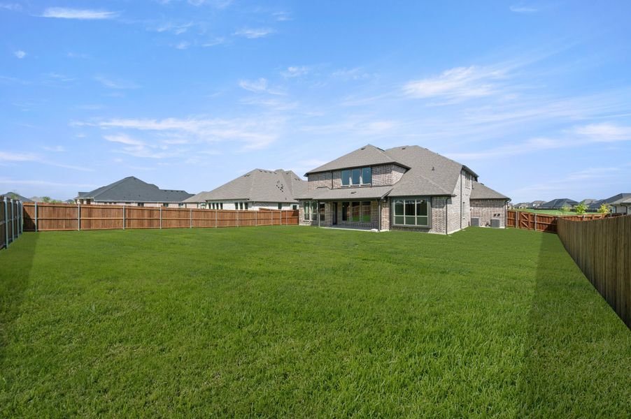 Exterior details and patio area of a home in Myrtle Creek, Waxahachie (Image 20).