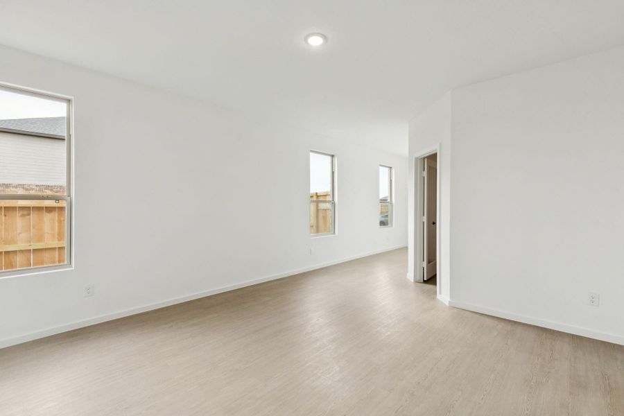 Spacious, unfurnished interior of a new home in River Ranch, Dayton (Image 15).