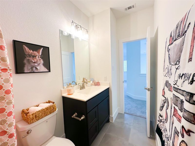 Furnished interior view inside a new home in Jordan Ranch, Fulshear (Image 5). Furnished interior view inside a new home in Jordan Ranch, Fulshear (Image 5).