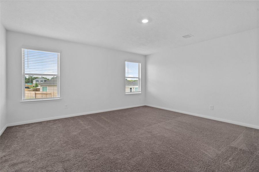 Spacious, unfurnished interior of a new home in Oakwood Trails, Tomball (Image 17).