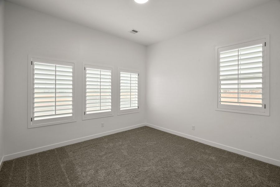 Spacious, unfurnished interior of a new home in Painted Sky, El Paso (Image 29).