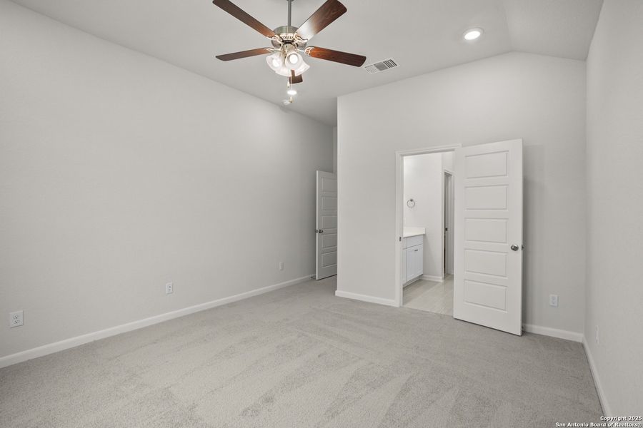 Spacious, unfurnished interior of a new home in Comanche Ridge, San Antonio (Image 12). Spacious, unfurnished interior of a new home in Comanche Ridge, San Antonio (Image 12).