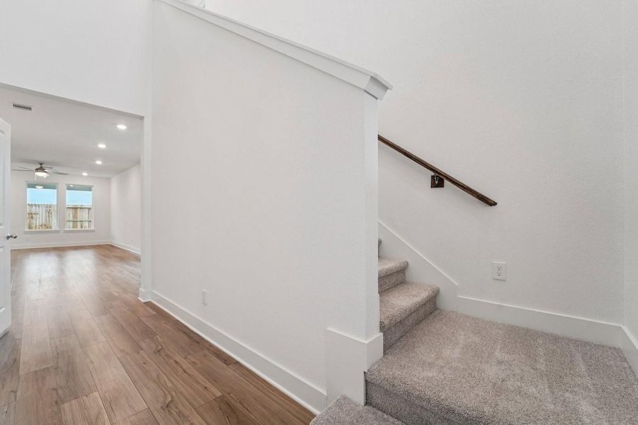 29518 Pondview Dr Entry Way