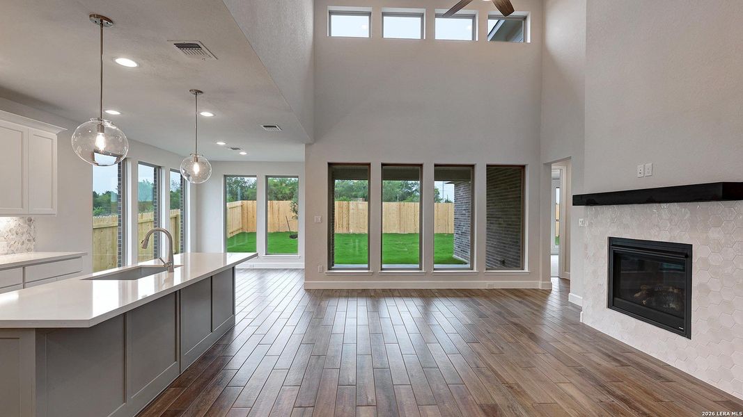 Spacious, unfurnished interior of a new home in Haby Hill, San Antonio (Image 19).