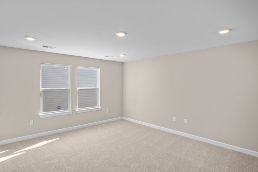 Spacious, unfurnished interior of a new home in Coastal Club of the Carolinas, Calabash (Image 18).