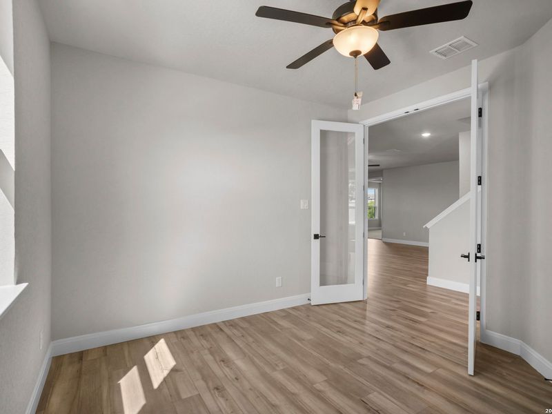 Spacious, unfurnished interior of a new home in Ladera, San Antonio (Image 33).