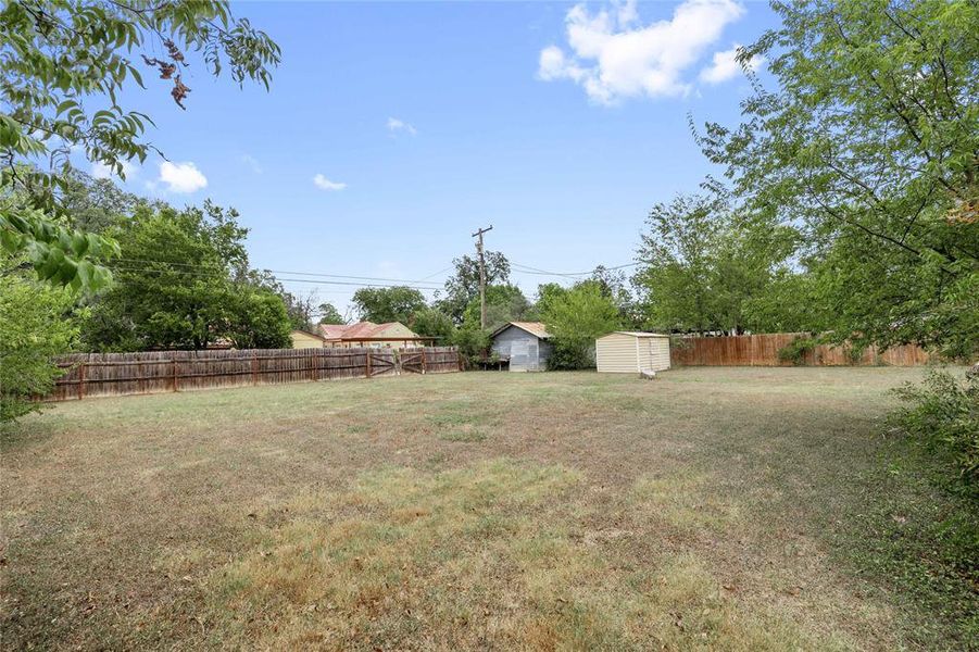 Front exterior of a new home in , Brownwood, TX, highlighting curb appeal (Image 19). Front exterior of a new home in , Brownwood, TX, highlighting curb appeal (Image 19).