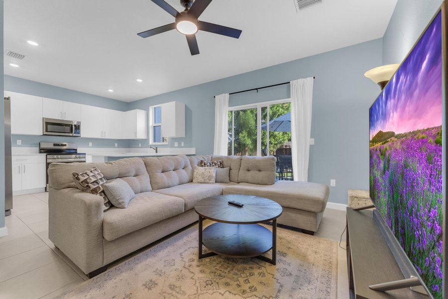 Furnished interior view inside a new home in , Coral Springs (Image 23).