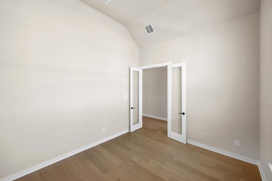 Spacious, unfurnished interior of a new home in Santa Rita Ranch, Liberty Hill (Image 21).