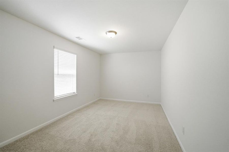 Spacious, unfurnished interior of a new home in Westridge, Princeton (Image 20).