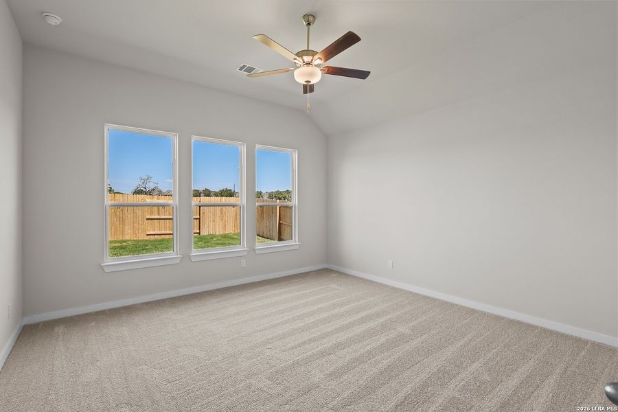Spacious, unfurnished interior of a new home in Buffalo Crossing, Cibolo (Image 26).