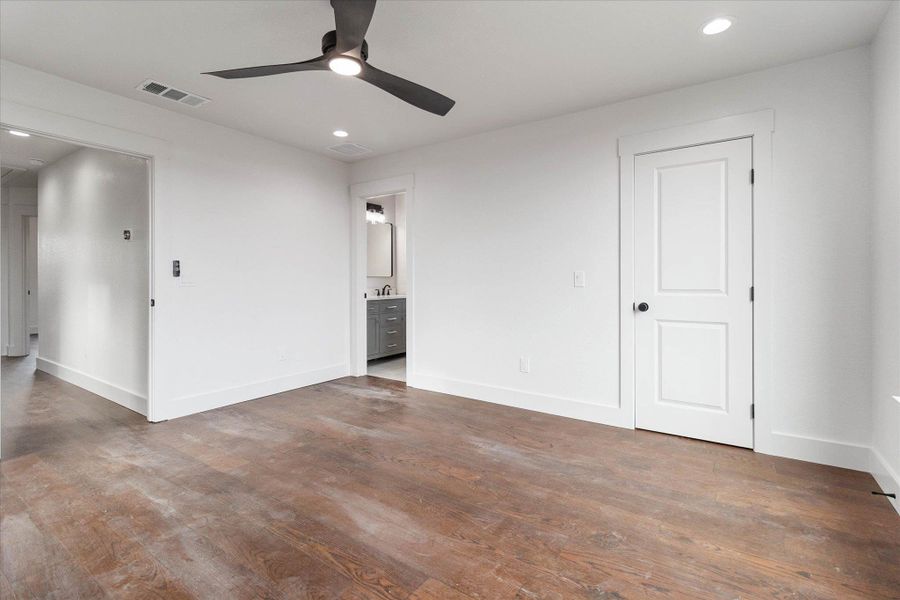 Spacious, unfurnished interior of a new home in , Wimberley (Image 17).