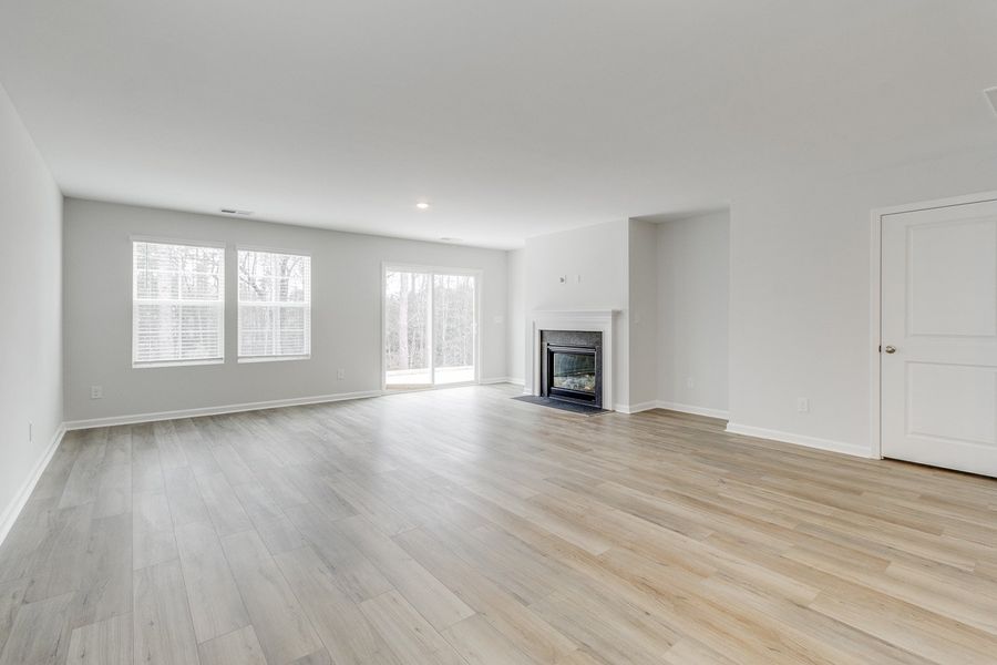 Spacious, unfurnished interior of a new home in Ellington, Elgin (Image 18).