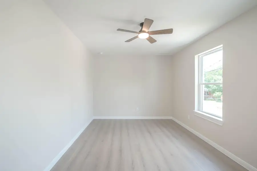 Spacious, unfurnished interior of a new home in , Houston (Image 10).