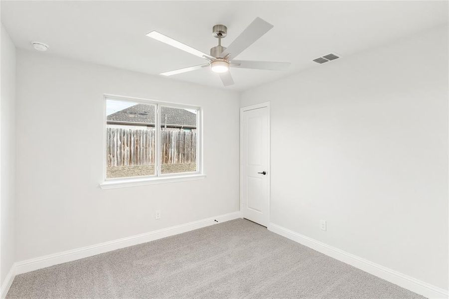 Spacious, unfurnished interior of a new home in Sable Creek, Sanger (Image 27).