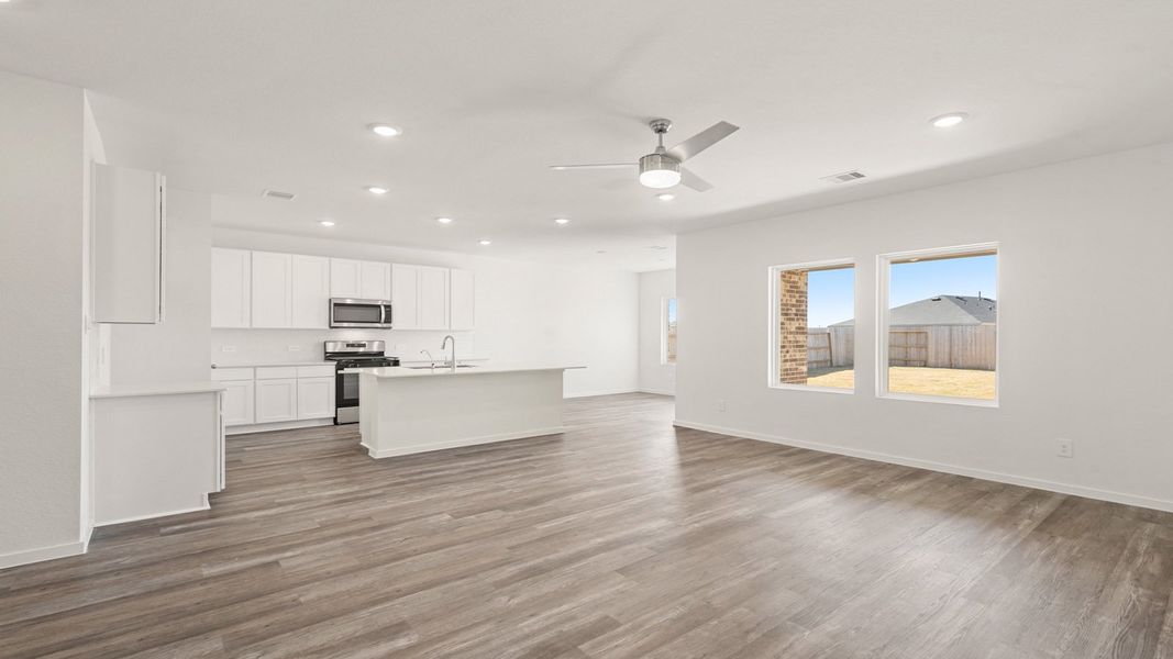 Spacious, unfurnished interior of a new home in Sunterra, Katy (Image 11).