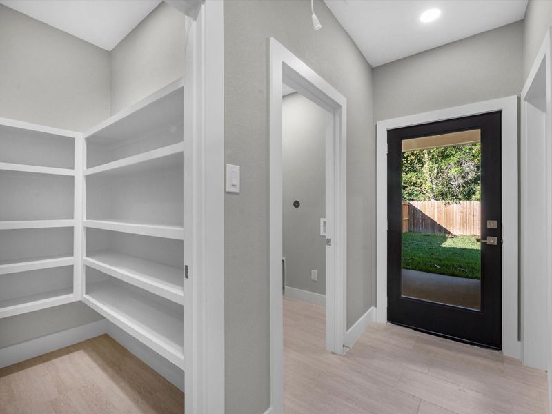 Spacious, unfurnished interior of a new home in , Houston (Image 28).