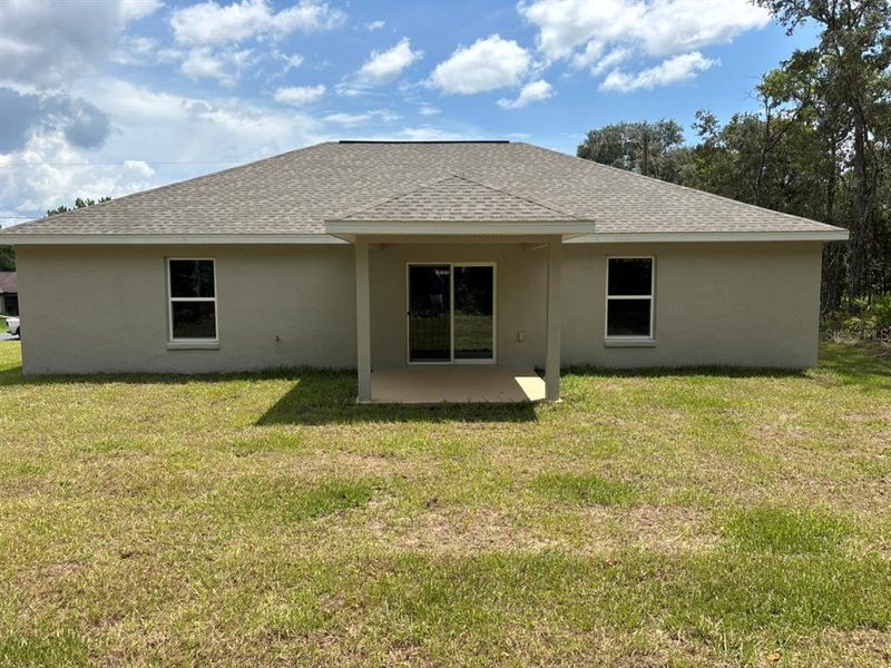 Exterior details and patio area of a home in , Dunnellon (Image 4).