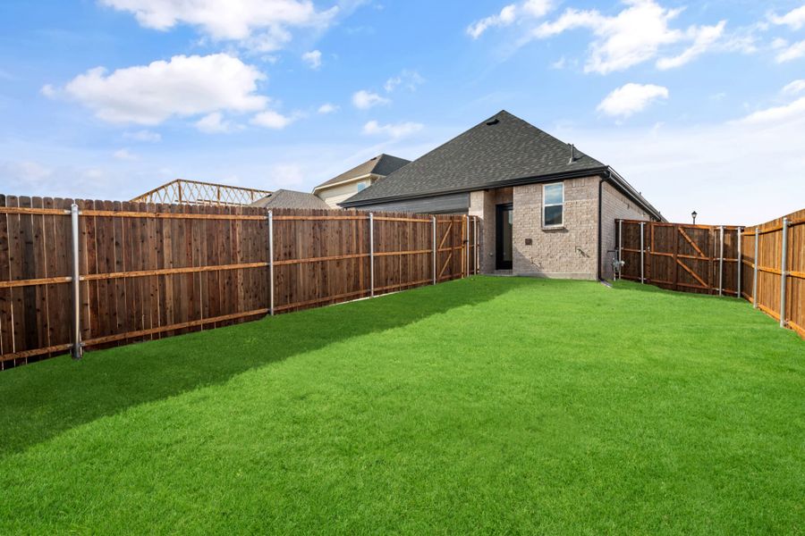 Exterior details and patio area of a home in Edgewater, Fate (Image 21).