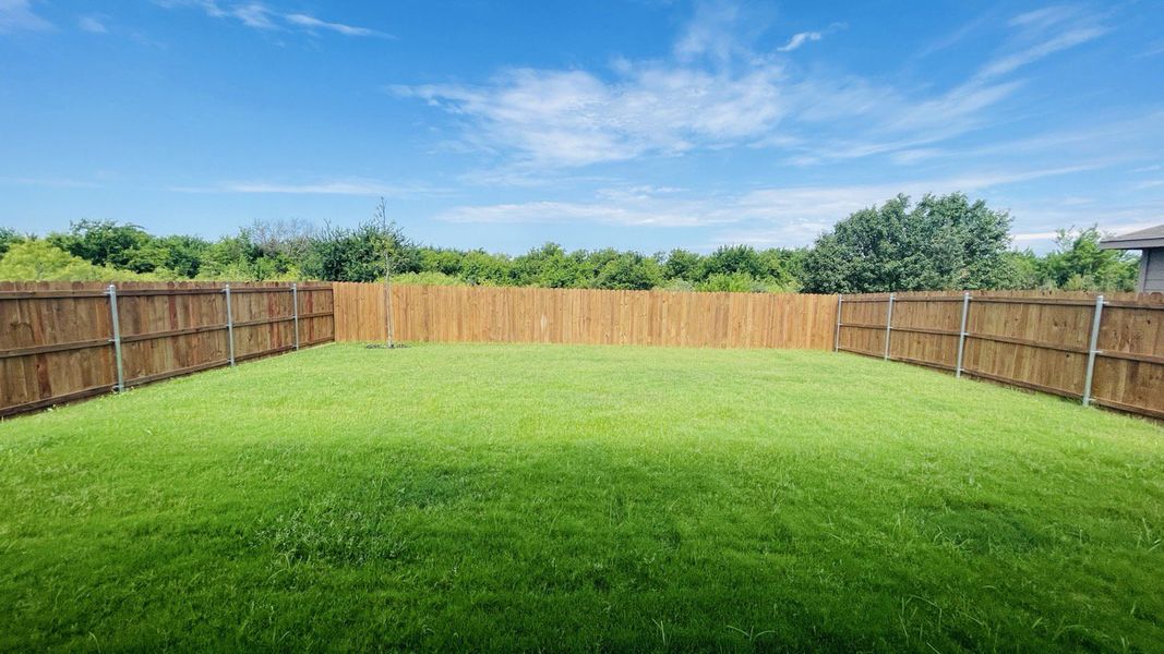 Exterior details and patio area of a home in Sunnycreek, Crowley (Image 3).