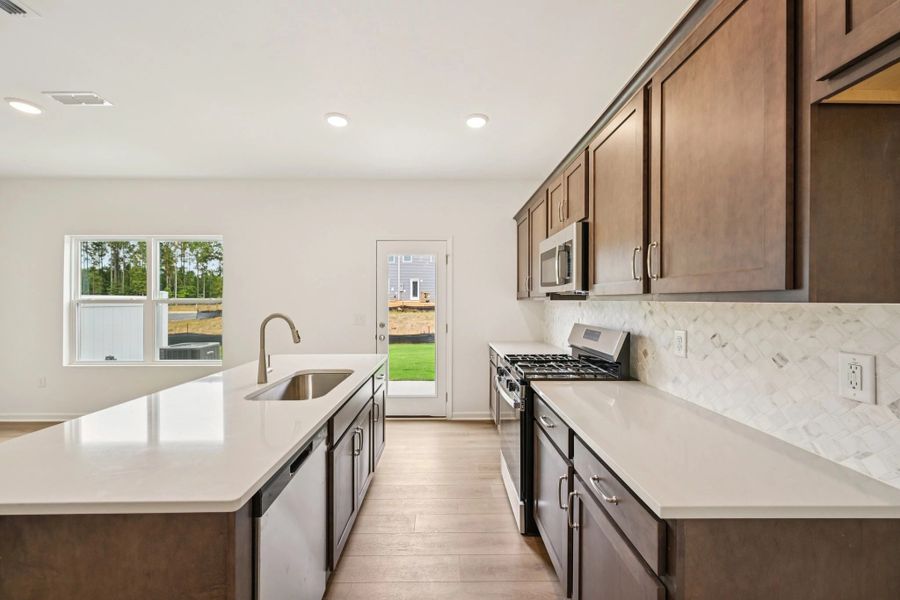 Representative images and renderings are for illustrative purposes. Actual structural options and design finishes of home may vary.