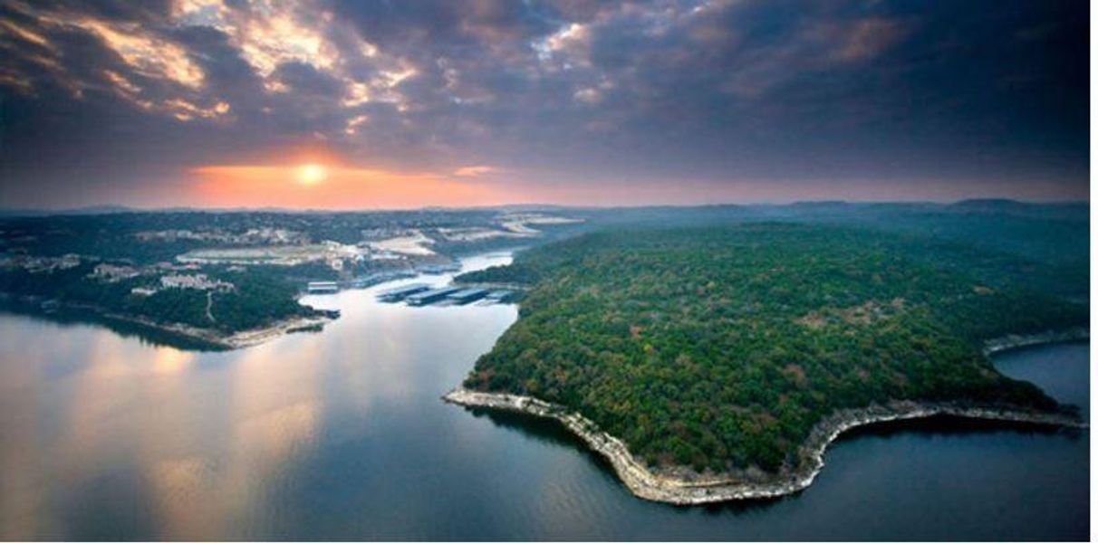 Located right on Lake Travis, you'll never run out of things to do! There are countless water activities, and Rough Hollow is only 30 minutes from Downtown Austin!