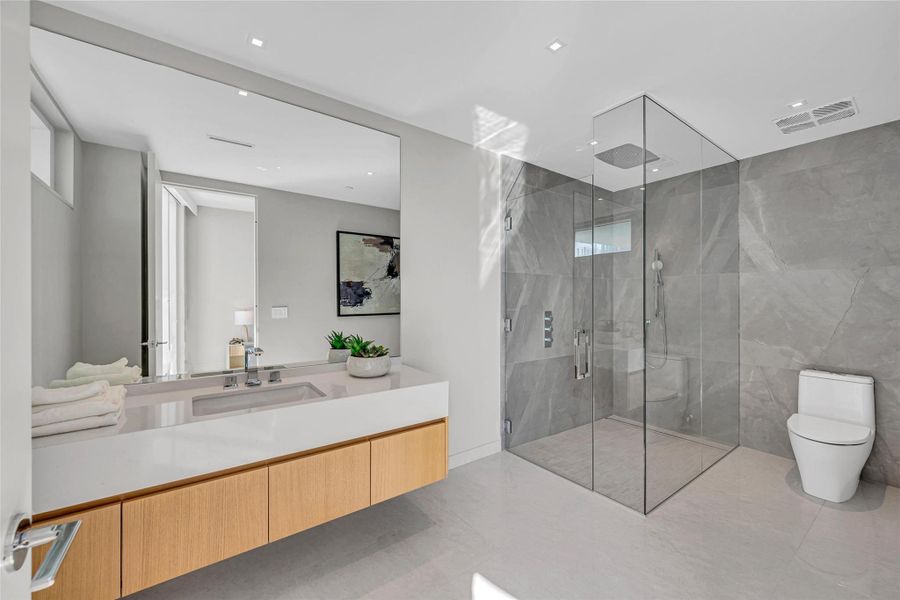 Furnished interior view inside a new home in , Fort Lauderdale (Image 50).