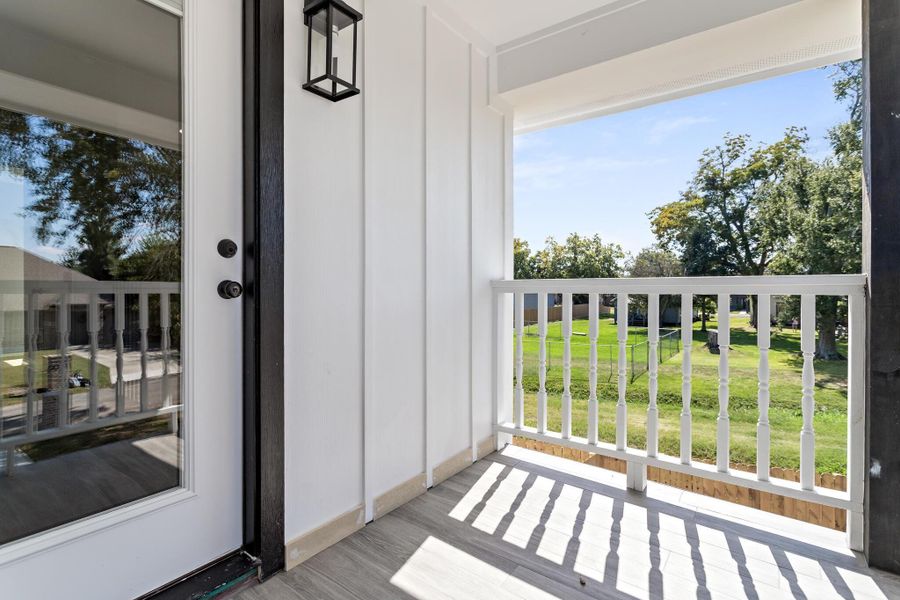Exterior details and patio area of a home in , Port Neches (Image 25).