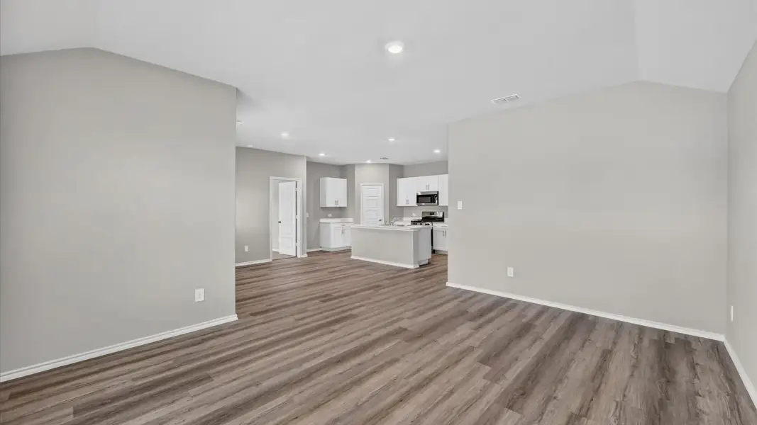 Spacious, unfurnished interior of a new home in Hadley Farms, Godley (Image 16).