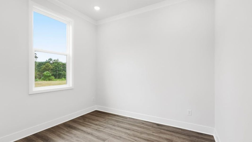 Spacious, unfurnished interior of a new home in Sycamore Cove, Woodruff (Image 31).