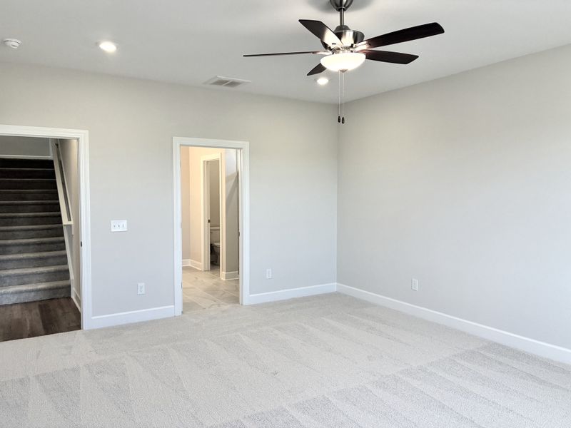 Spacious, unfurnished interior of a new home in Holly Ridge, Greenville (Image 17). Spacious, unfurnished interior of a new home in Holly Ridge, Greenville (Image 17).