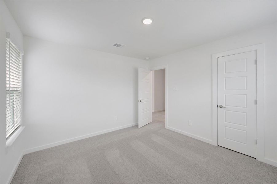 Spacious, unfurnished interior of a new home in Lone Star Landing, Montgomery (Image 23).